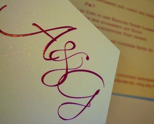 Fühlbare Buchstaben mit Schimmereffekt, Reliefdruck Fühlbare Buchstaben mit Schimmereffekt, Reliefdruck, Hochzeitspapeterie Brüggen