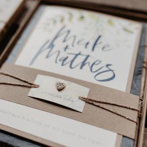 Hochzeitseinladung, Vintage, Kraftpapier, Pflanzenmuster Hochzeitseinladung, Vintage, Kraftpapier, Pflanzenmuster